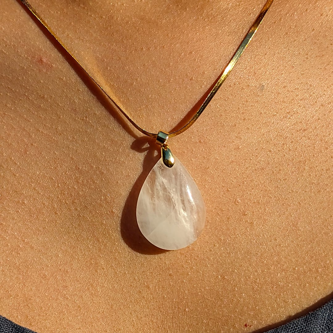 Collier Pendentif Quartz Blanc